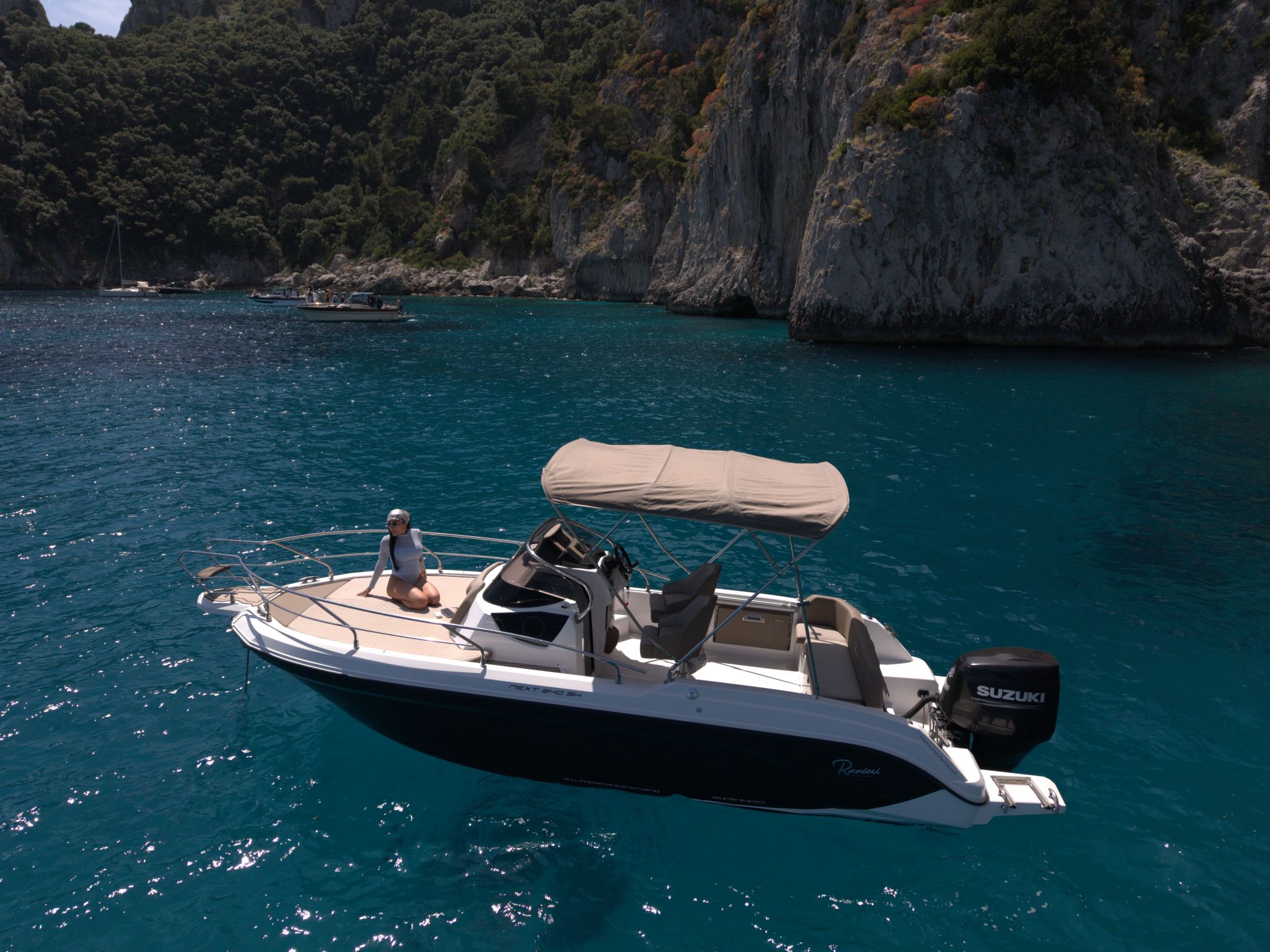 Ranieri International 24 luxury motorboat